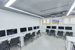 北京一土學校機房